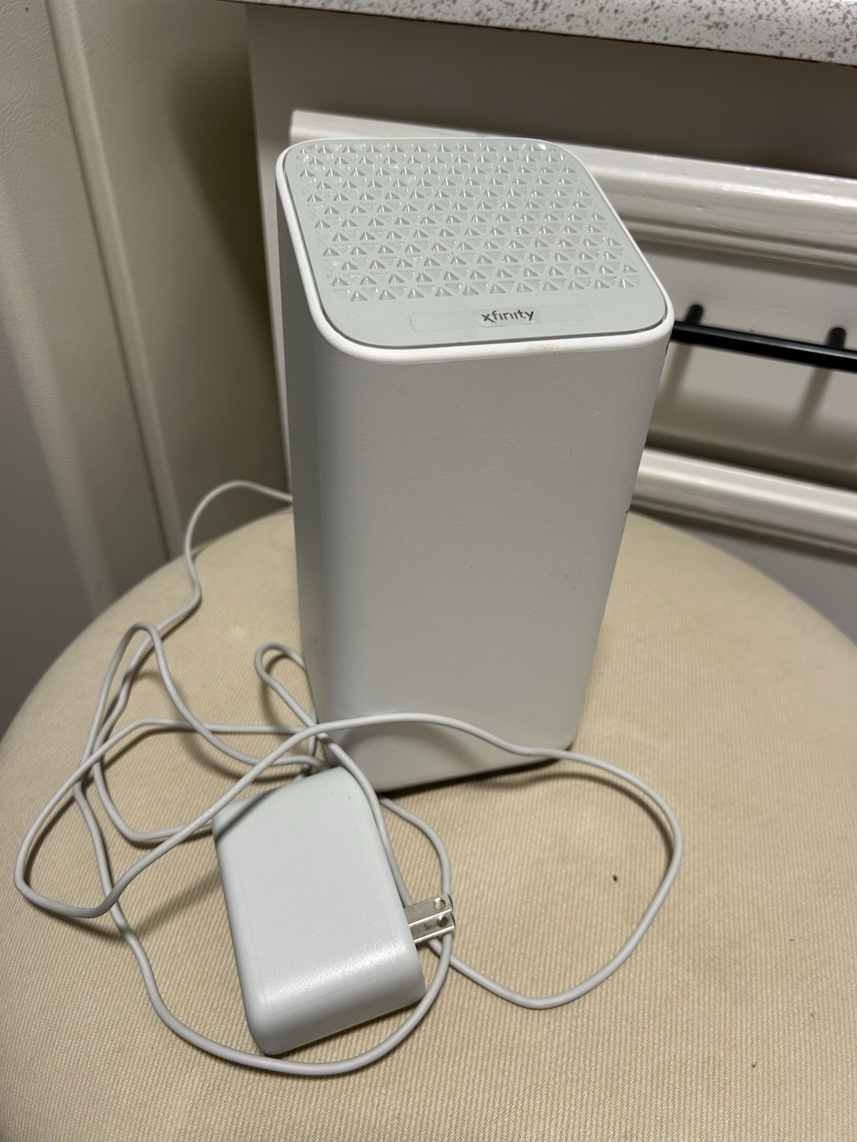 XFINITY XB7-CM Cable Modem Router Combo DOCSIS 3.1 Dual-Band WiFi White