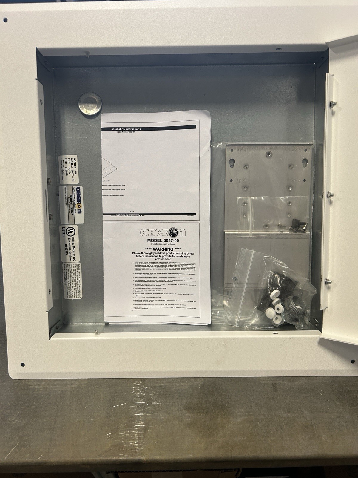 Oberon Ceiling Mounted Enclosure System 3057 & 3057-SMTBox/ With Key **Damaged**