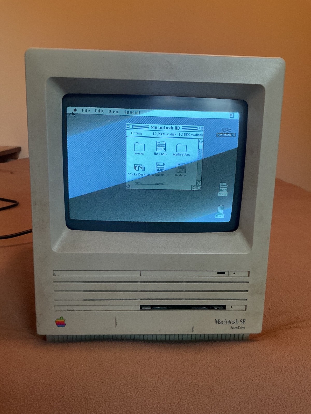 Vtg Apple Macintosh SE SuperDrive (FDHD) Computer Boots to Desktop Sold AS IS