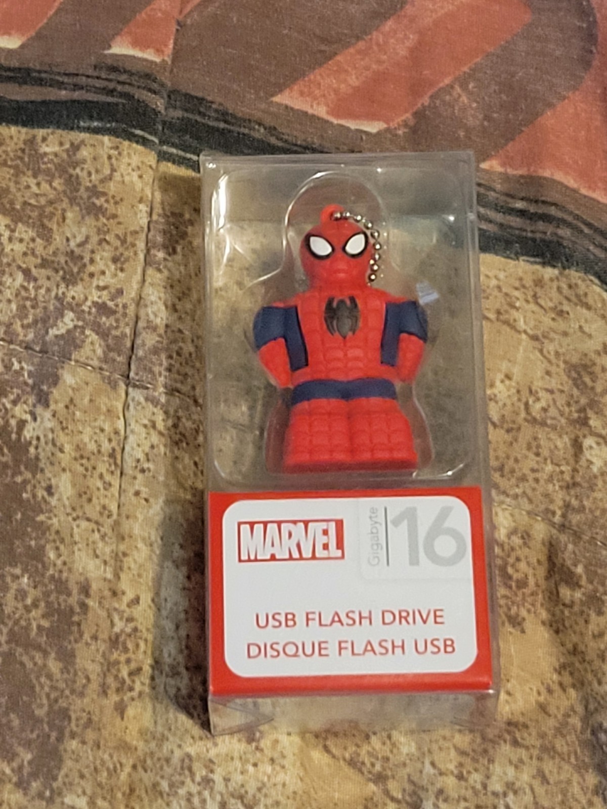 MARVEL AMAZING SPIDER-MAN USB 2.0 FLASH DRIVE / 16GB / BACKWARDS COMPATABLE *