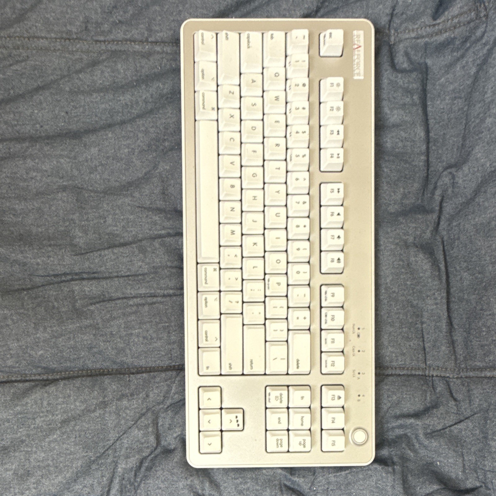 Realforce R3 Keyboard R3HH21 Wireless Built-In Battery Silver/White QWERTY EN