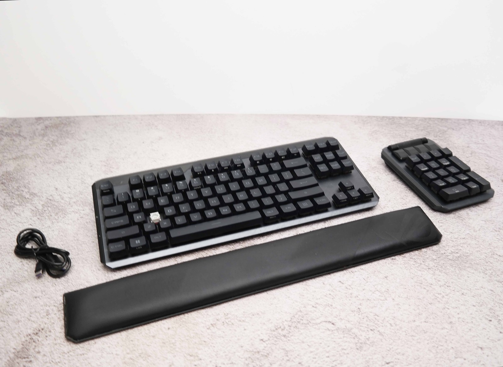 ASUS ROG Claymore II Wireless RGB Modular Gaming Keyboard BROKEN