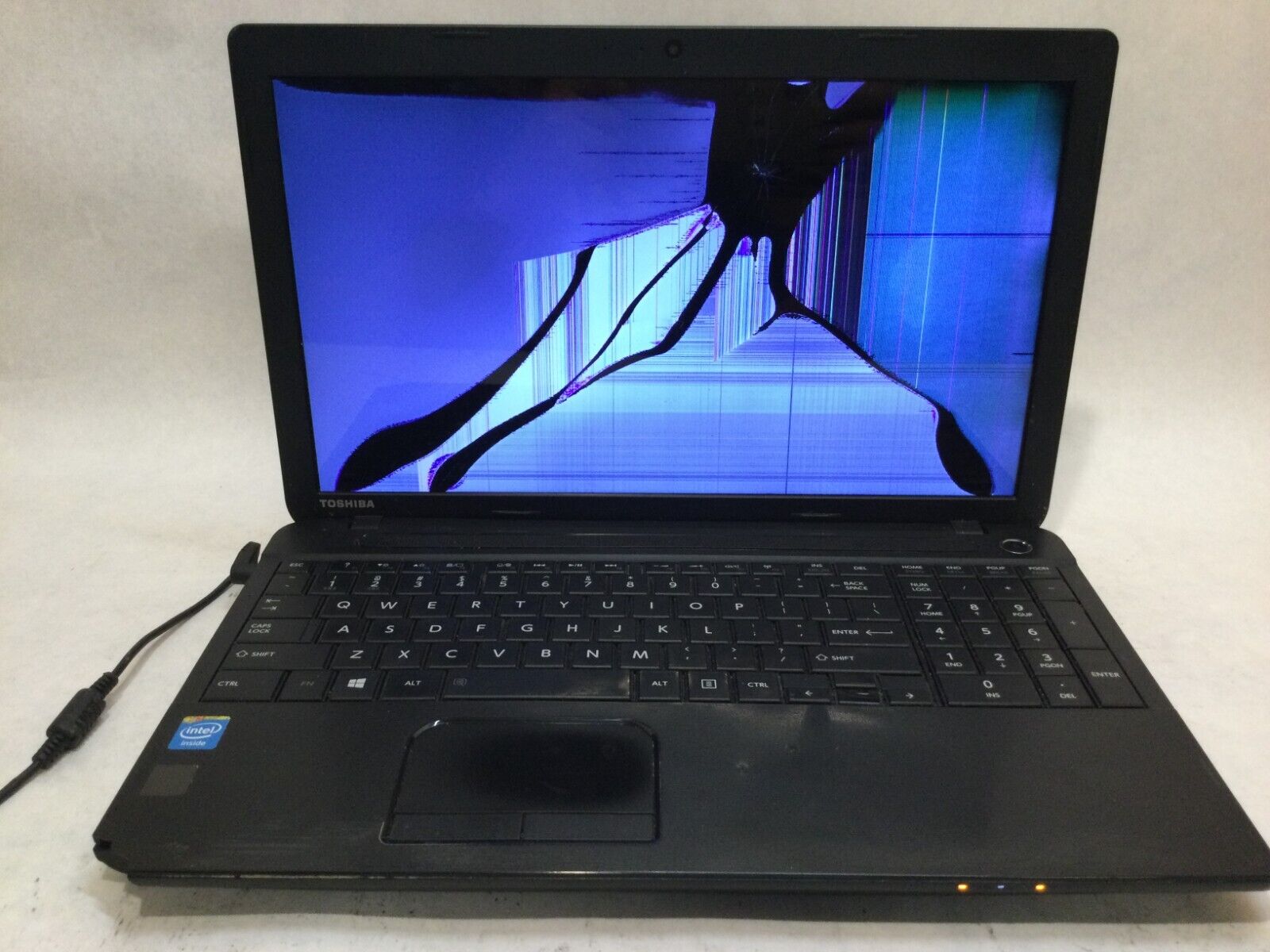 Toshiba Satellite C55-A5249 15.6” / UNKNOWN SPECIFICATIONS / (CRACKED) MR