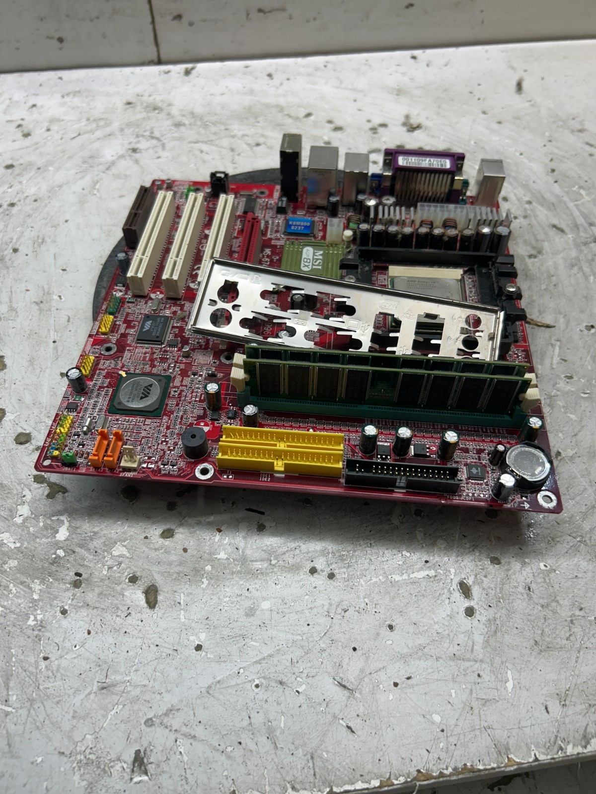 MSI MS-6741 AMD Sempron 1.83GHz 2GB