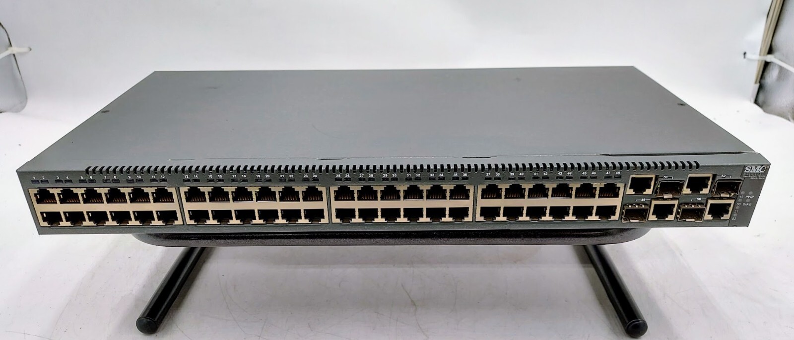 SMC SMC6152L2 NETWORKS TIGERSWITCH 10/100 - 48 Ports