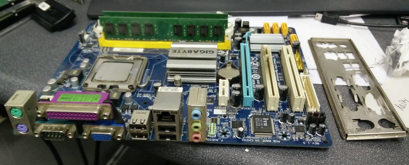 Gigabyte GA-G41M-ES2L LGA775 Micro ATX Motherboard w/E6300 CPU, 3GB, & I/O Plate