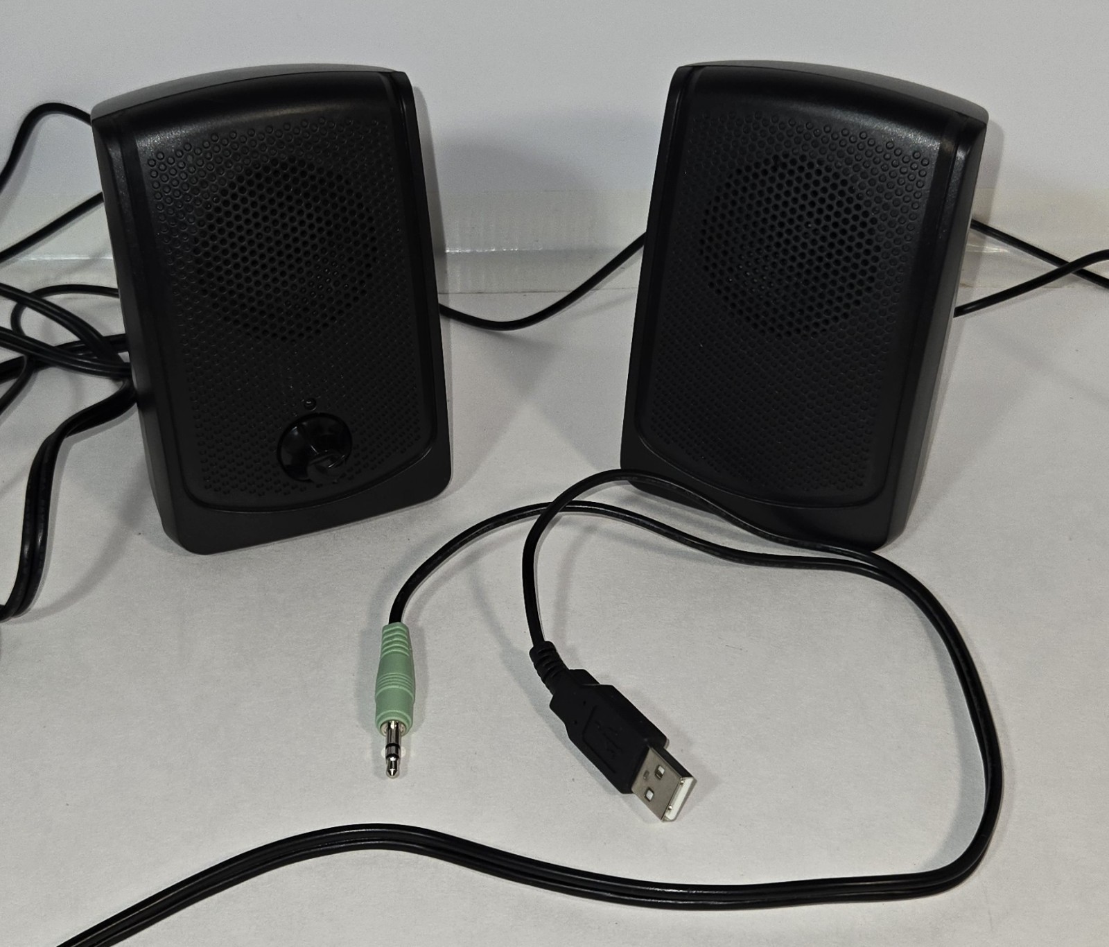 3x6 Inch Plug In Speakers.  WORKS Computer or Walkman USB Auxiliary Connections