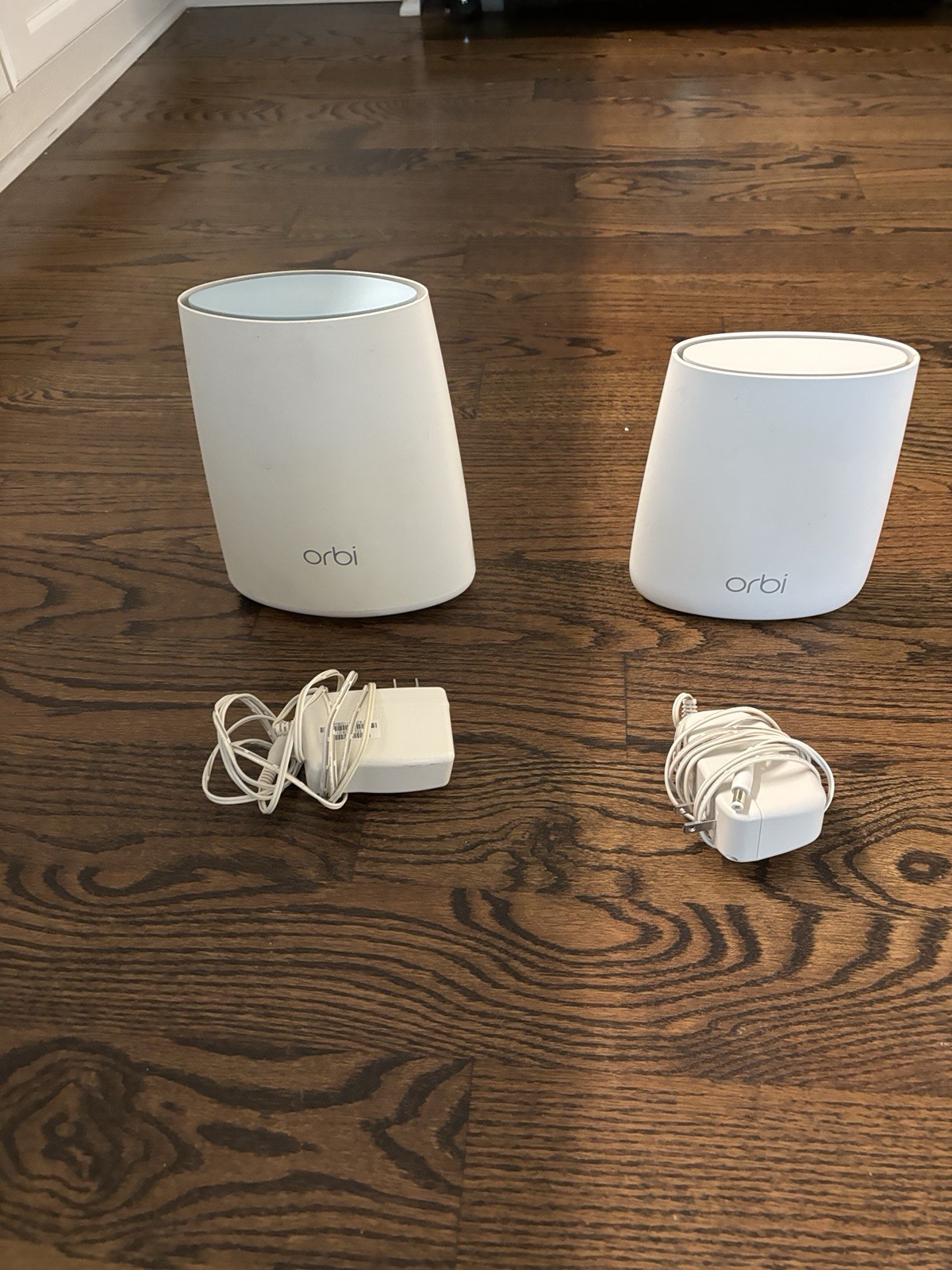 NETGEAR Orbi RBR40 White With Orbi RBS20 Satellite White