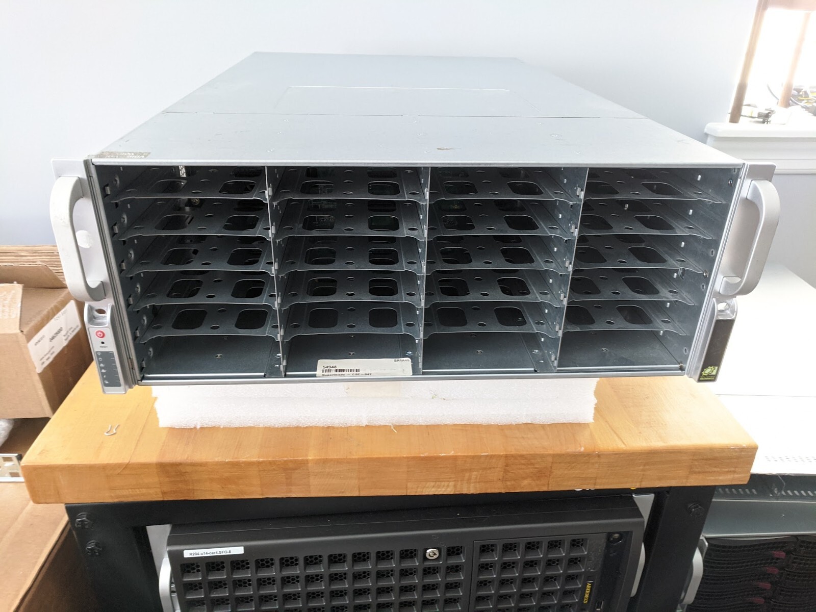 Supermicro CSE-847E16-R1K28LPB 4U Server Chassis 2x1280W 36-Bay BPN-SAS2-846EL1