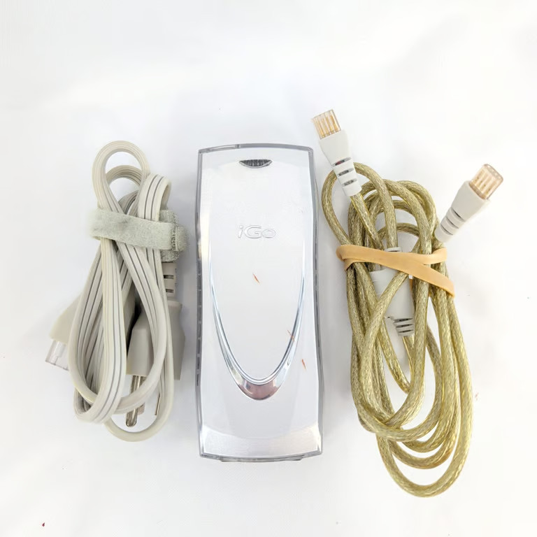 iGo Juice 70 Universal Laptop Charger AC DC Auto Air Adapter PS0055 70W Silver