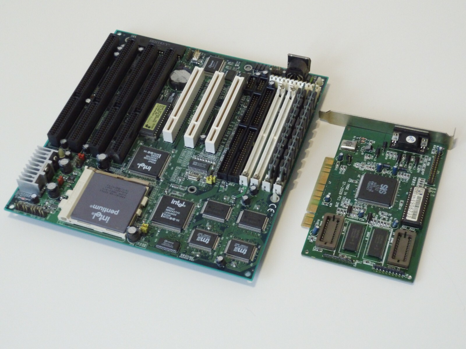 Motherboard A-Trend ATC-1000+ +IP100Mhz+16Mb simm + VC SIS 2Mb PCI
