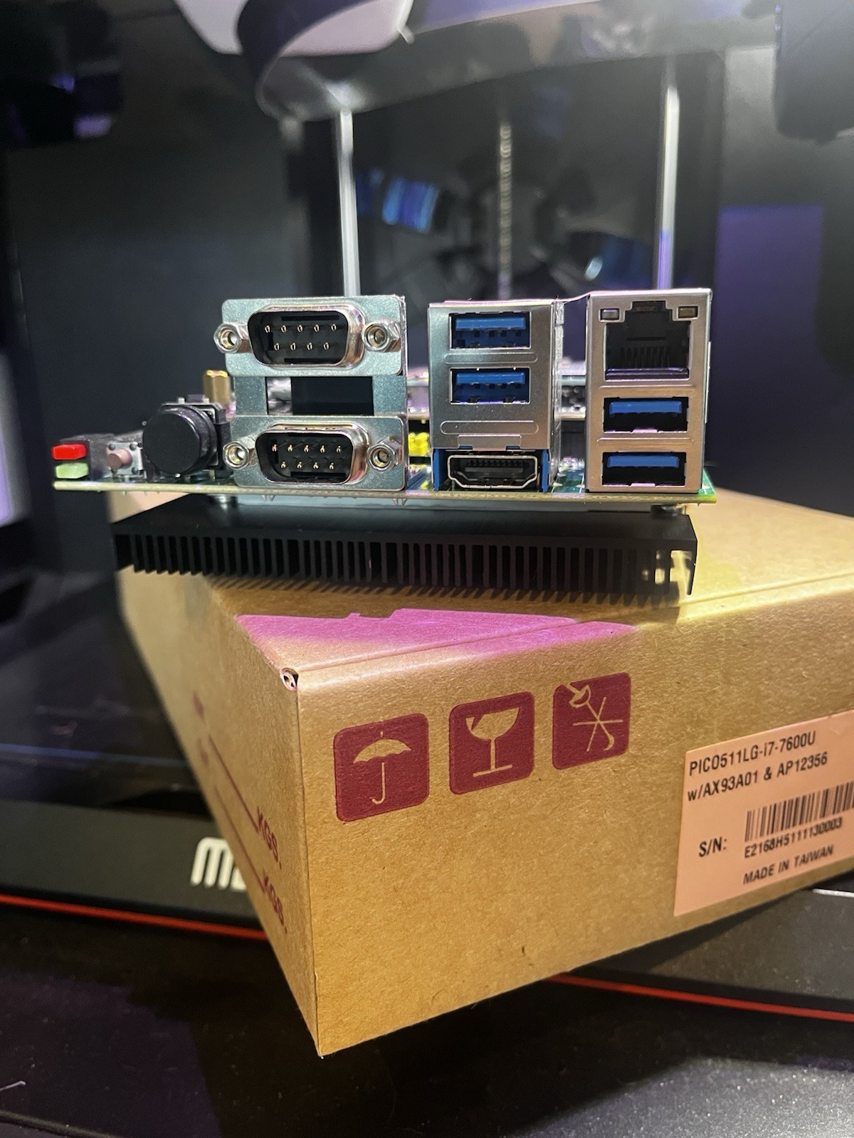 Axiomtek pico511LG-i7-7600U SBC With AX93A01 And AP12356