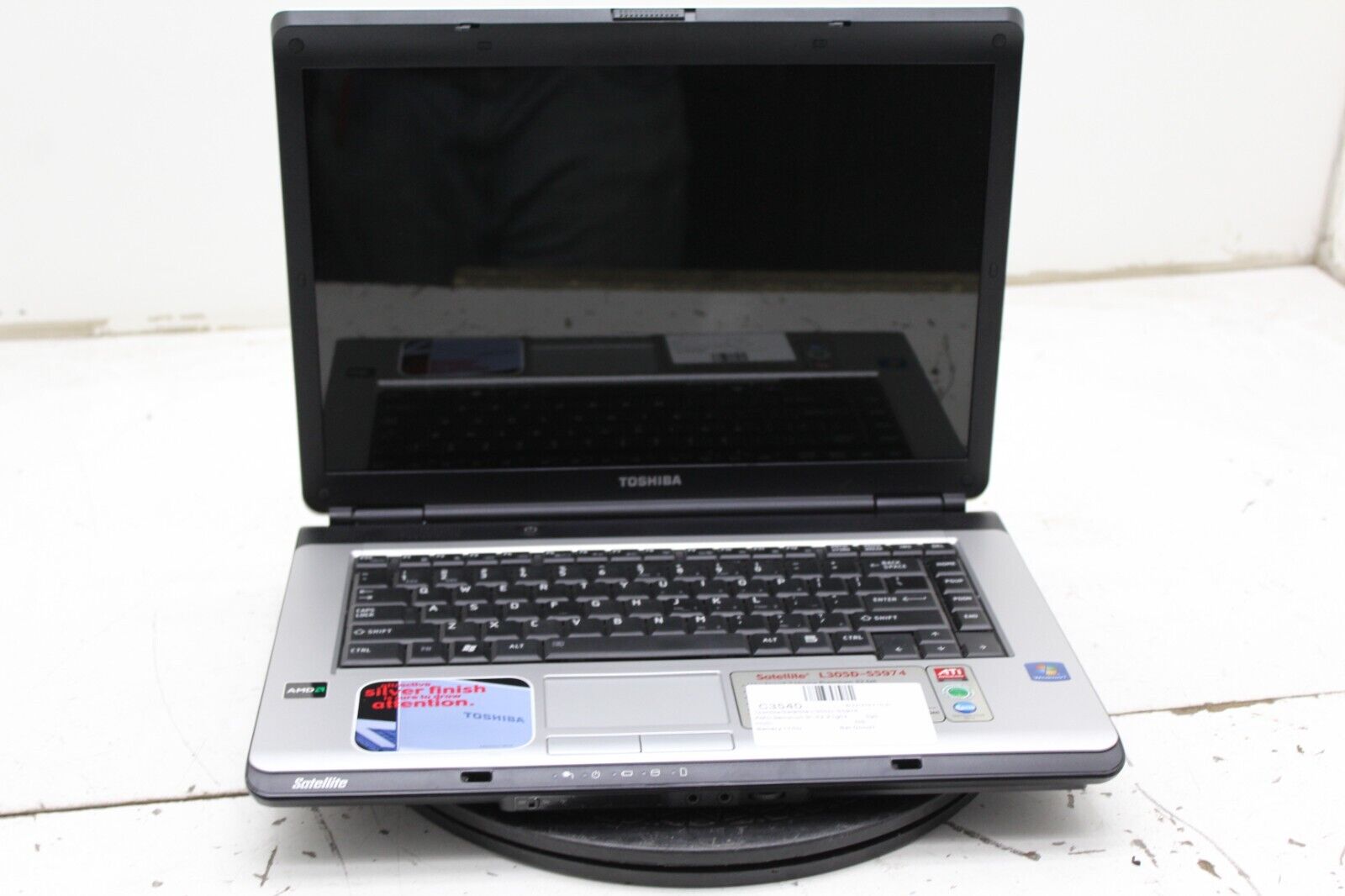 Toshiba Satellite L305D-S5974 Laptop AMD Sempron 3GB Ram No HDD or Battery