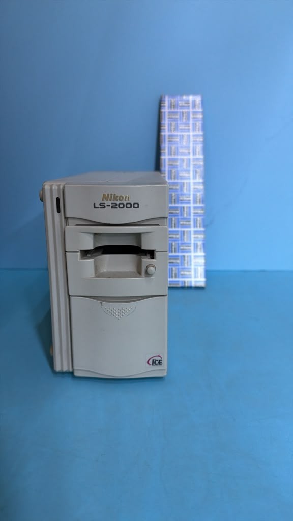Nikon LS-2000 Super Coolscan Film Scanner w/Nikon FH-2 Film Strip Holder