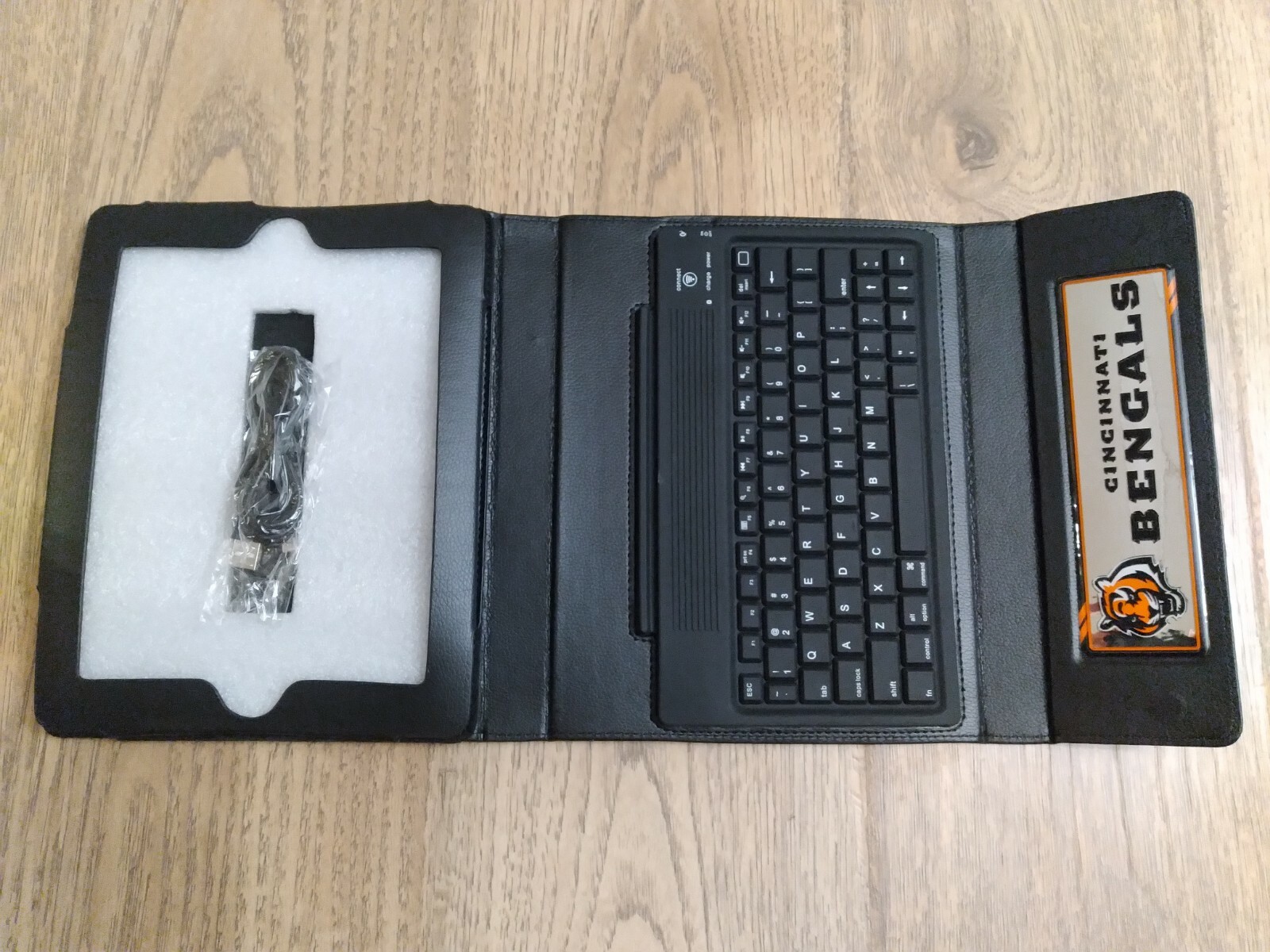 NFL Bengals Team Promark Executive Case for iPad 1 & 2 with Bluetooth Keyboard