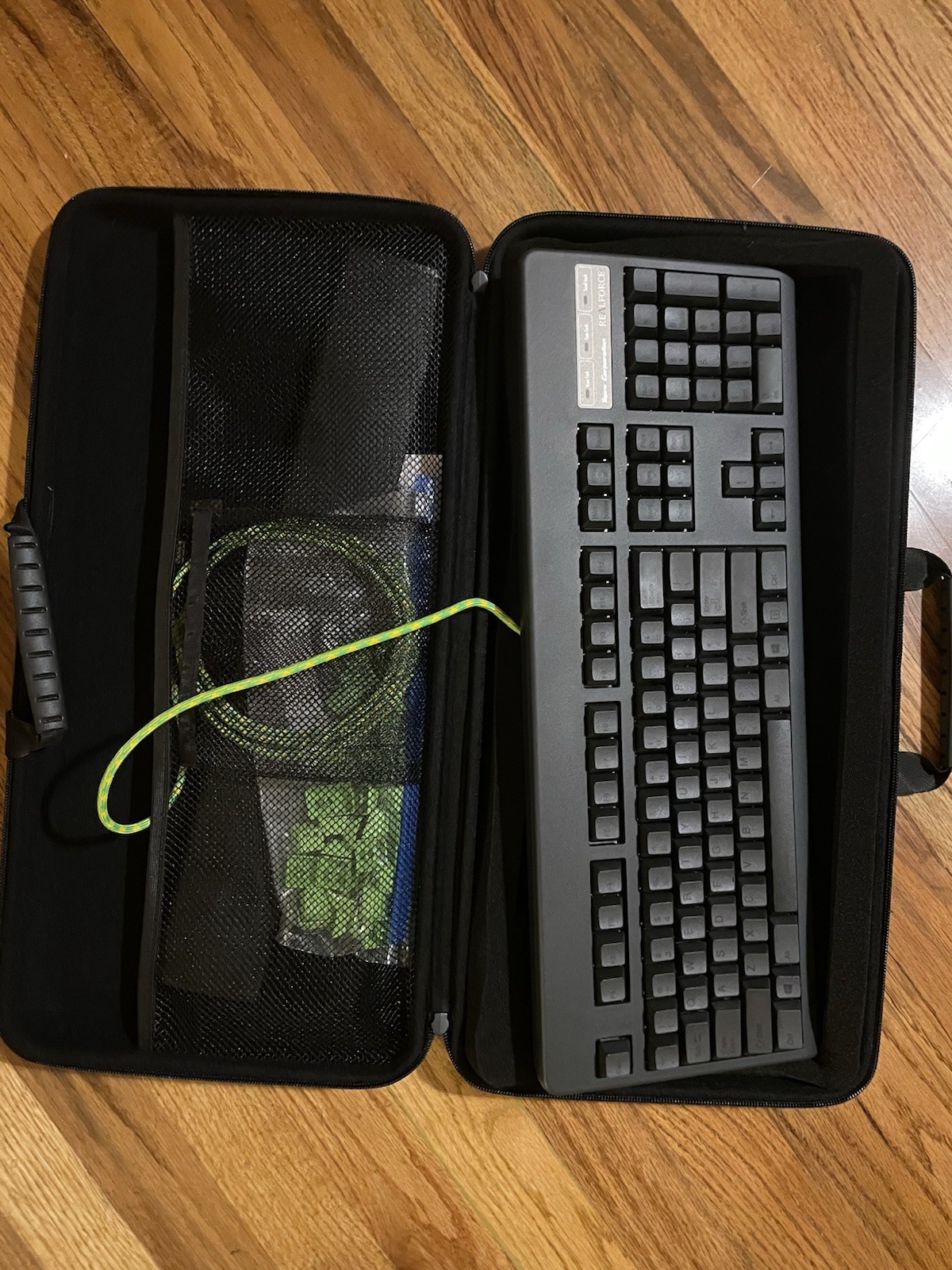 Topre RealForce 87UBS XF11TS MINT CONDITION With Case Wasabi Keys And Hand Rest