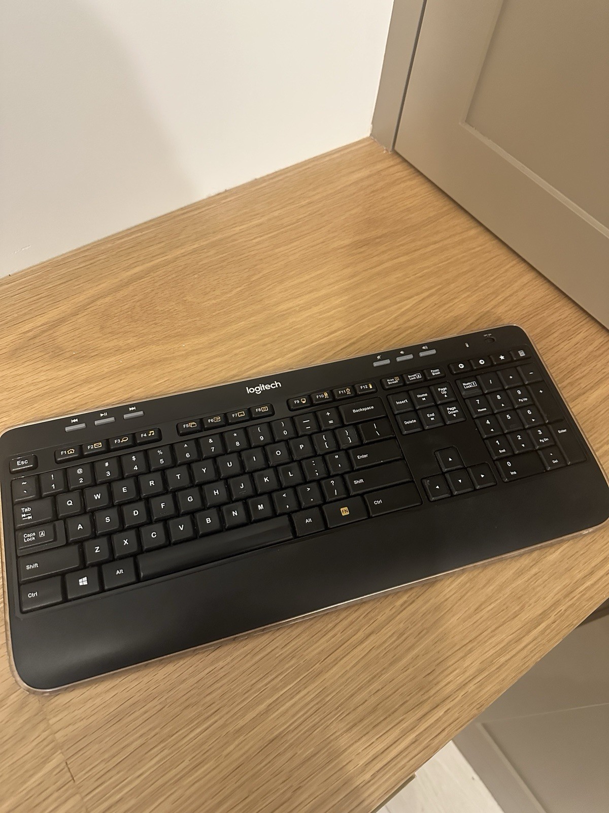 Logitech K 520 Wireless Computer Keyboard and USB Receiver K520