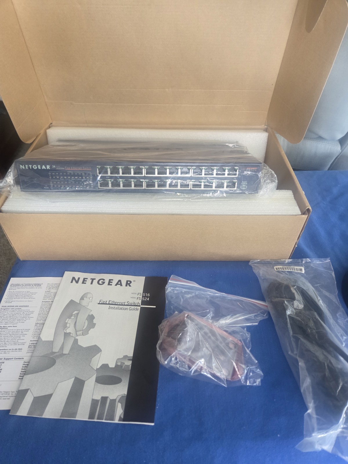 NEW NETGEAR FS524 24 PORT 10/100 FAST RACKMOUNTABLE  ETHERNET SWITCH 