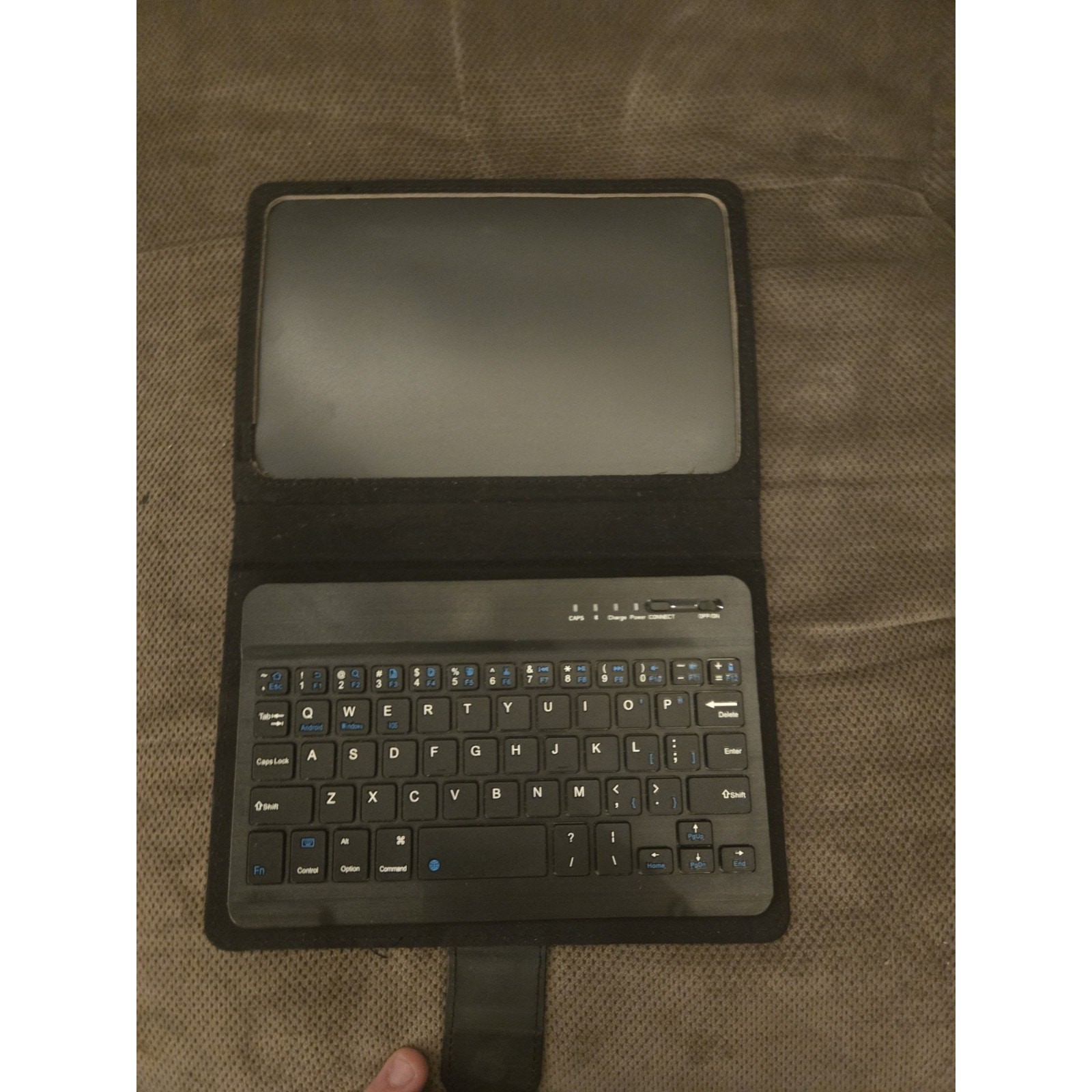 Tablet case with Bluetooth keyboard