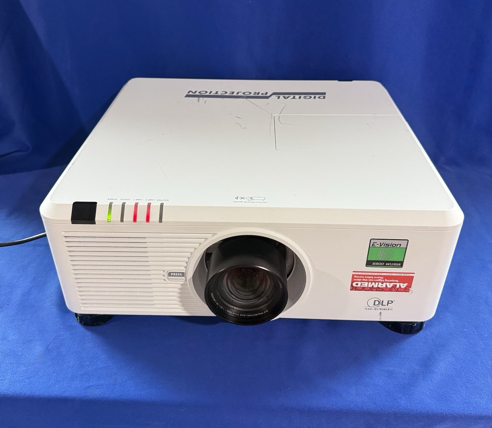 Digital Projection E-Vision WUXGA Projector 6900 w/ Lamps -Powers On, Red Lights