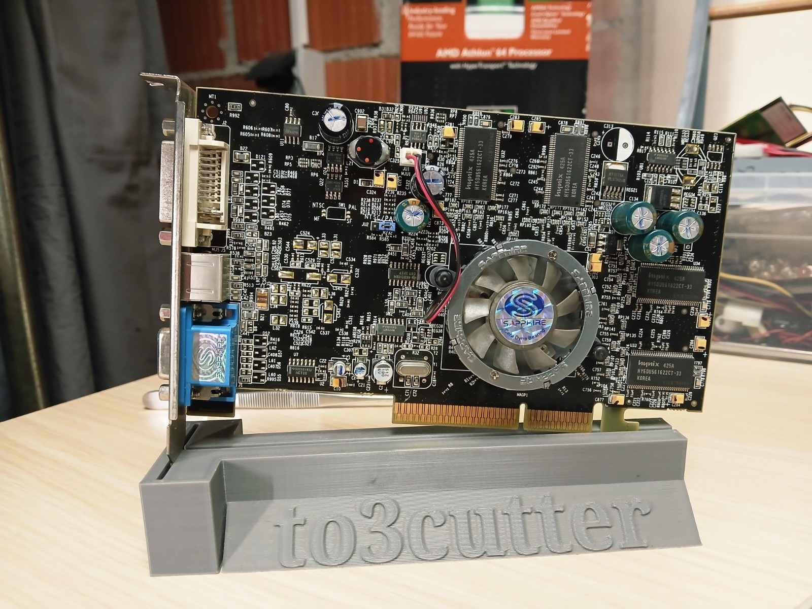 Sapphire ATI Radeon 9600 XT   256MB DDR AGP8x VIDEO ADAPTER - GAMING VGA CARD