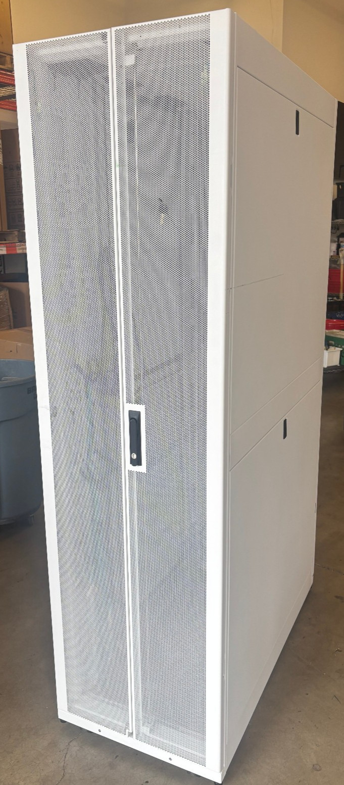 APC NetShelter SX Server Rack Enclosure Cabinet 42U White E242296 19" w/Key