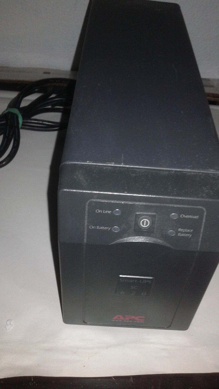 APC SMART-UPS 620 W/ 4 Outlets (For Parts -- No Battery)
