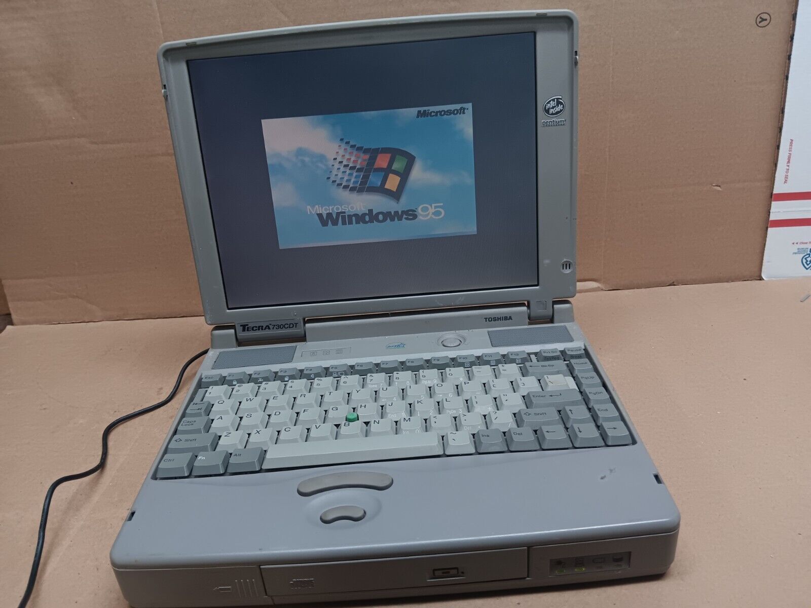 Vintage Toshiba Tecra 730CDT Laptop Windows 95 operating system Model: PA1228U