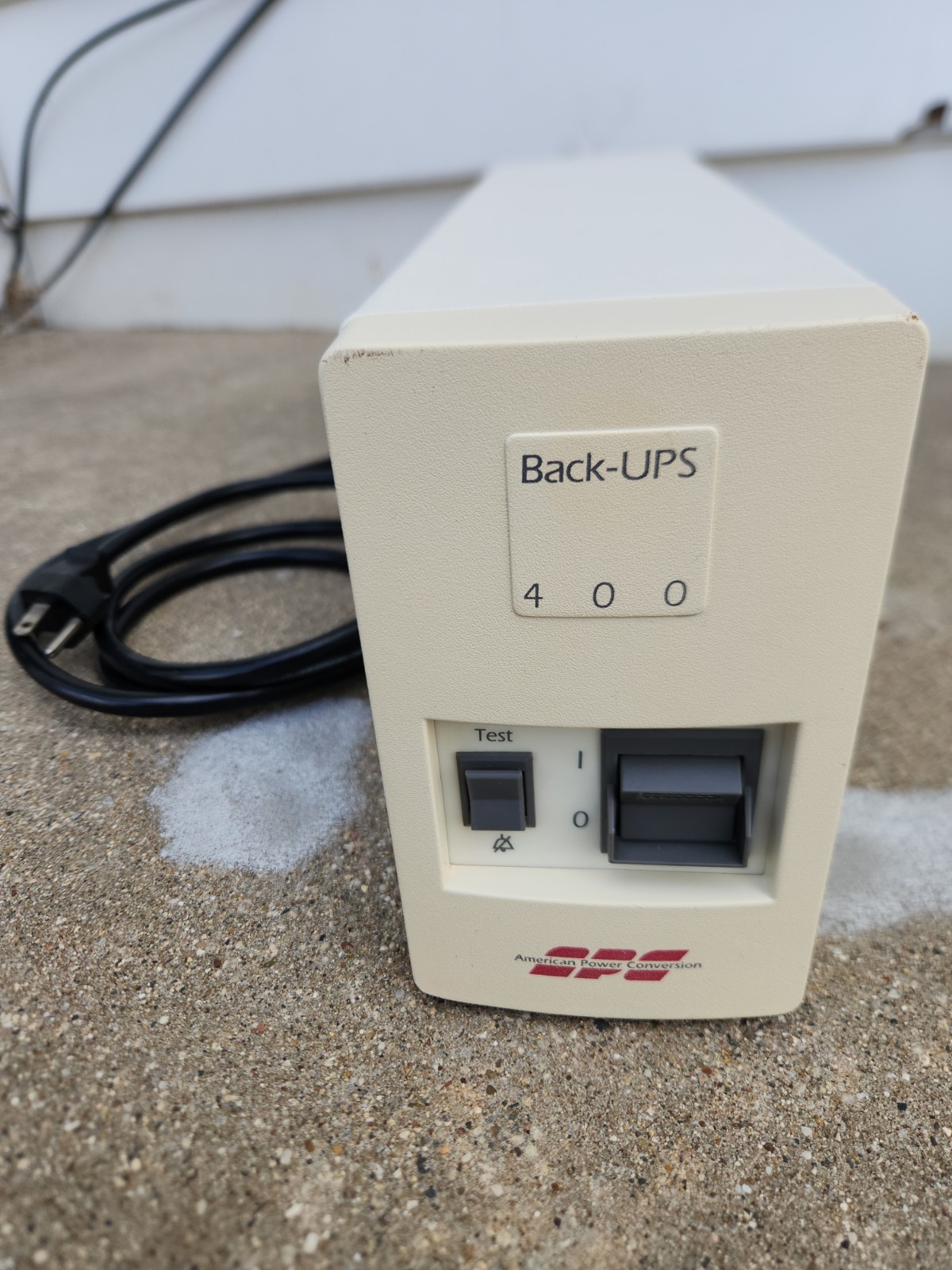 APC BACK UPS 400 2 Outlets Uninterruptible Power Supply, Bad Battery, WORKING