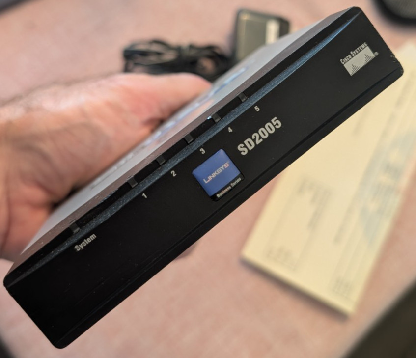 Linksys SD2005 5 Port 10/100/1000 Gigabit Switch Ver. 2.2 (Z7)