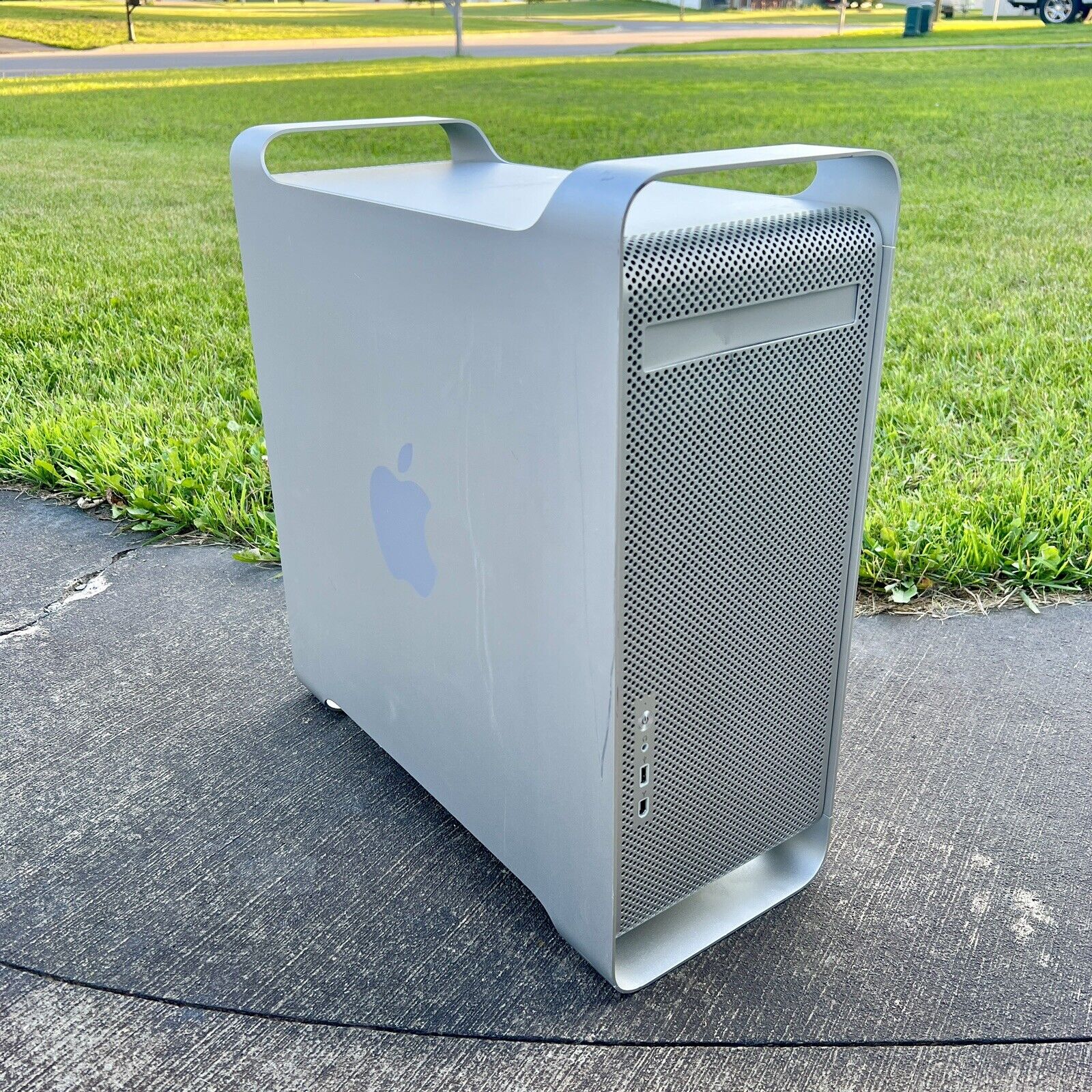 Apple PowerMac G5 A1047 Dual 2.0GHz / 4GB / 250GB / Radeon 9600 XT