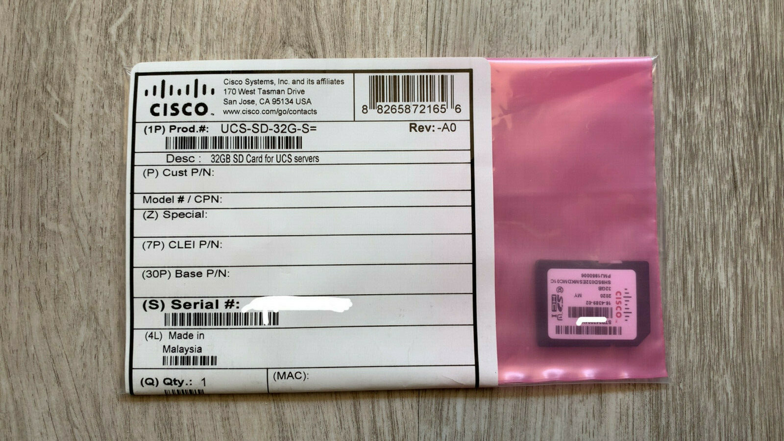 New sealed GENUINE Cisco UCS UCS-SD-32G-S 32GB SD Flash Memory Card