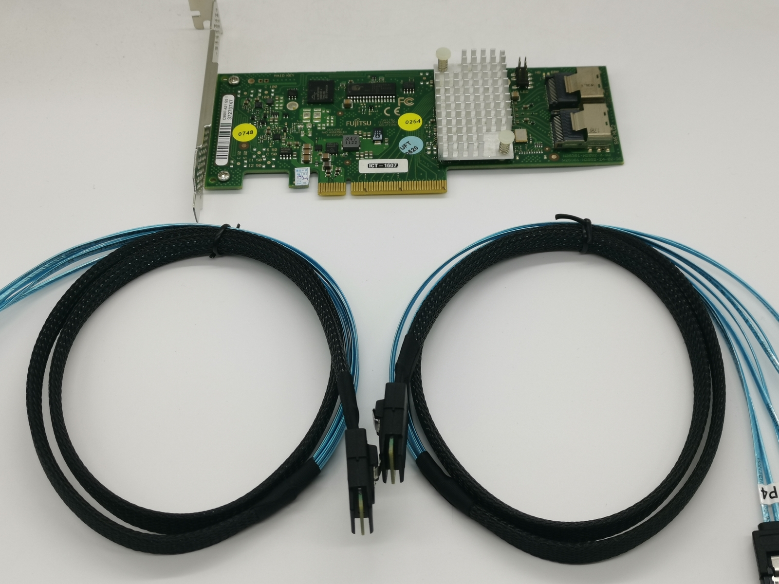 Fujitsu 9211-8i 6G HBA LSI FW:P20 IT Mode ZFS FreeNAS unRAID+2* SFF-8087 SATA