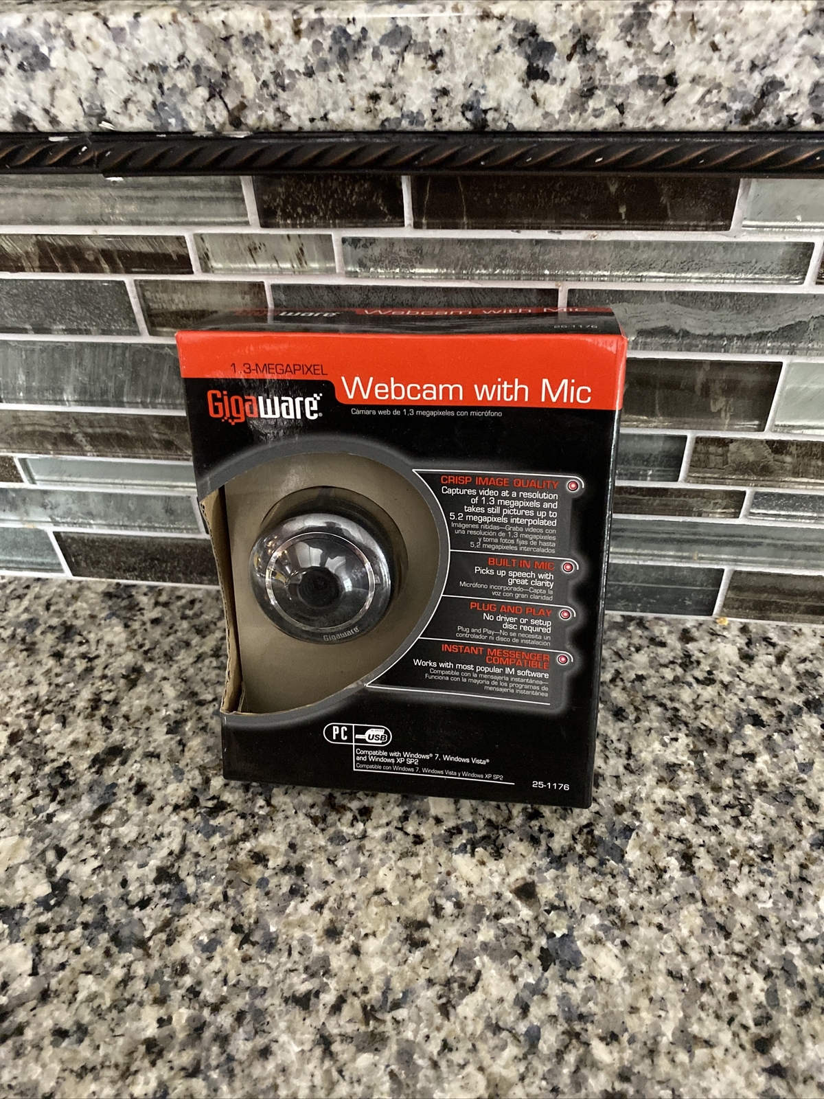 Gigaware 25-1176 1.3MP Webcam with Microphone NEW captures video ar 1.3 mp’s