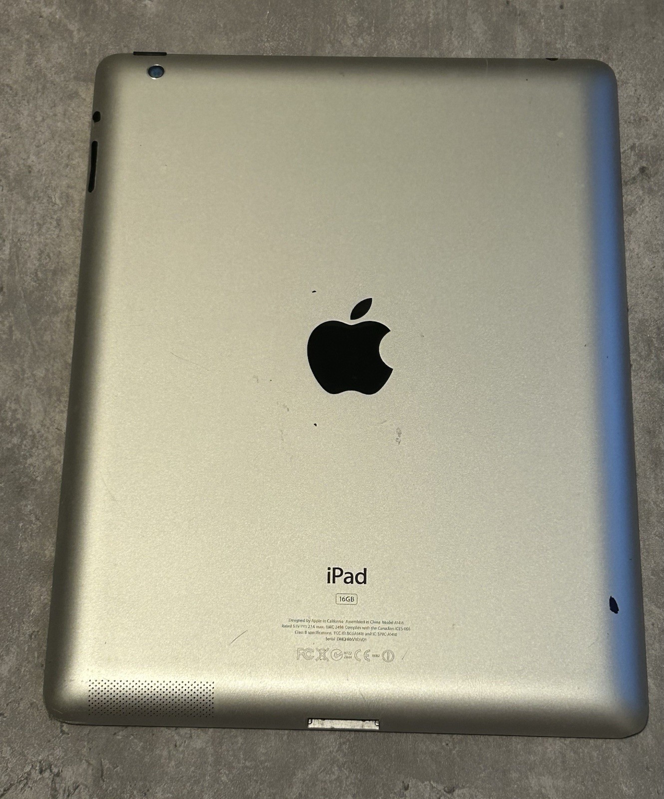 Apple iPad 3rd Generation Model 1416 FOR PARTS ONLY AS IS BROKEN