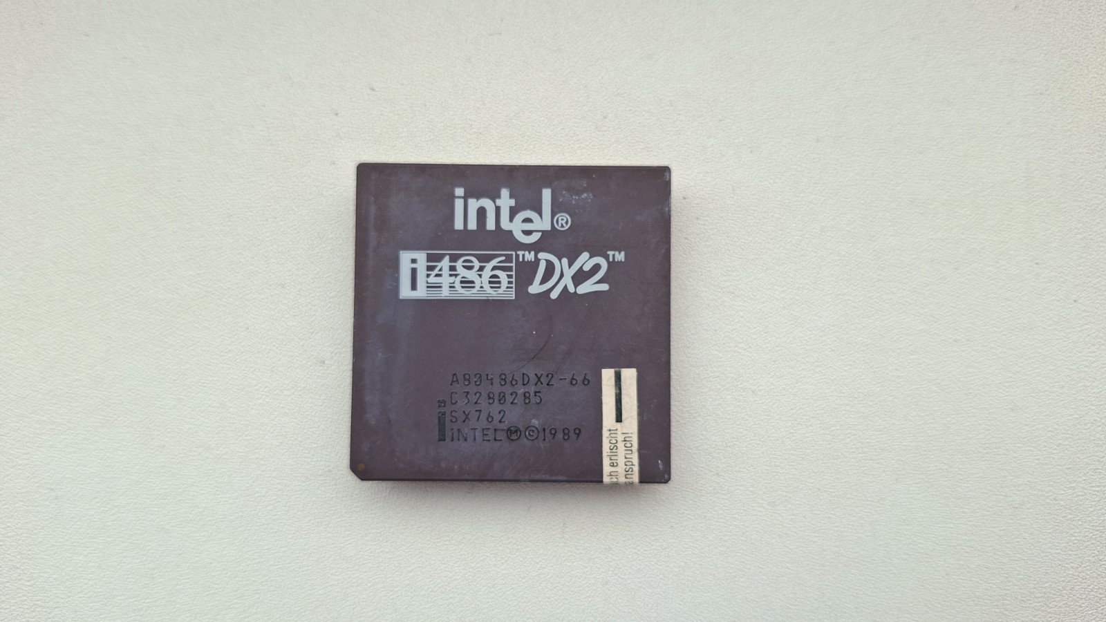 Intel 486DX2-66 A80486DX2-66 rare spec SX762 vintage CPU GOLD miss 1 pin