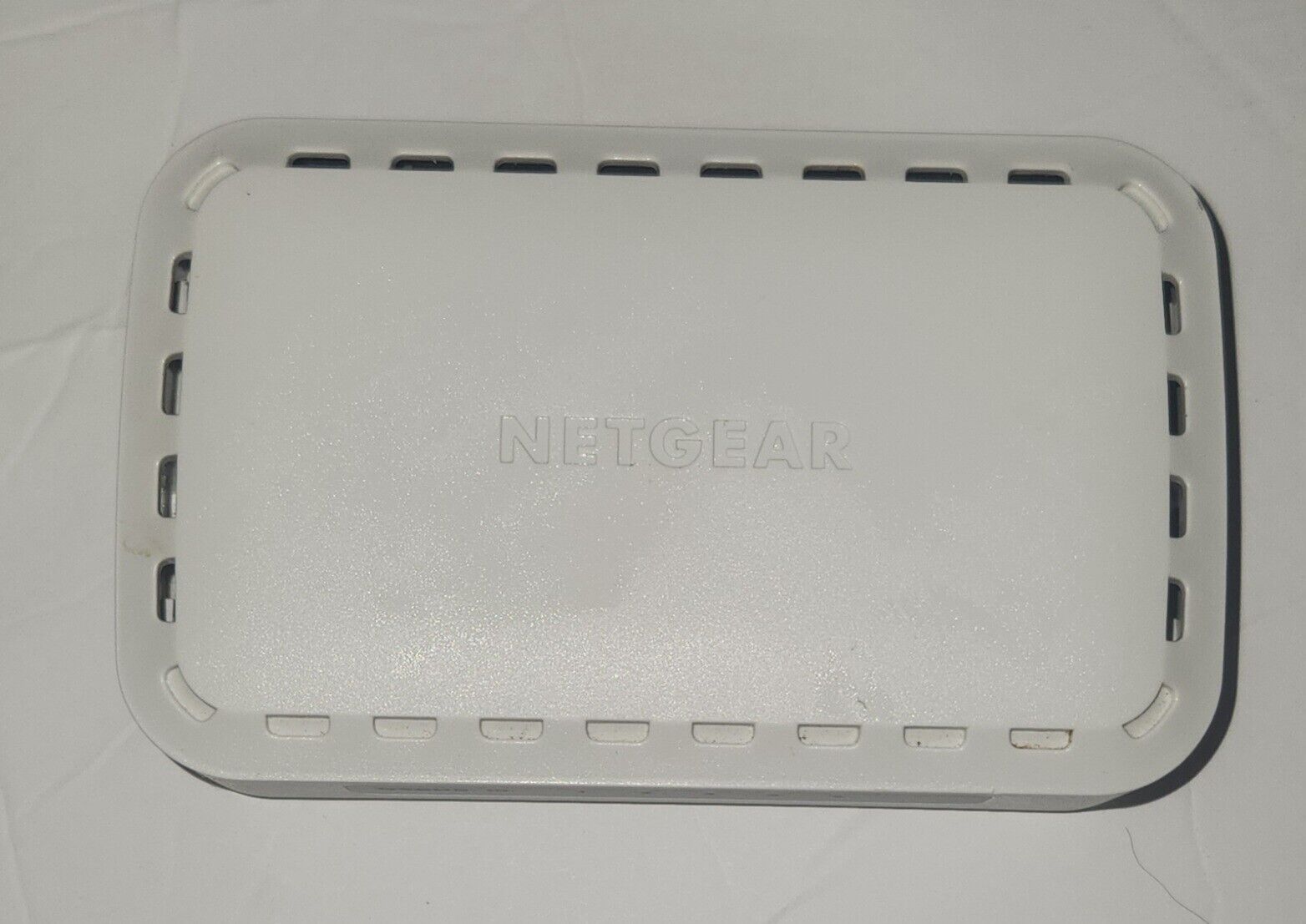 NETGEAR GS605v5 5-Port Gigabit Ethernet Switch 10/100/1000 Mbps - No Power Cord