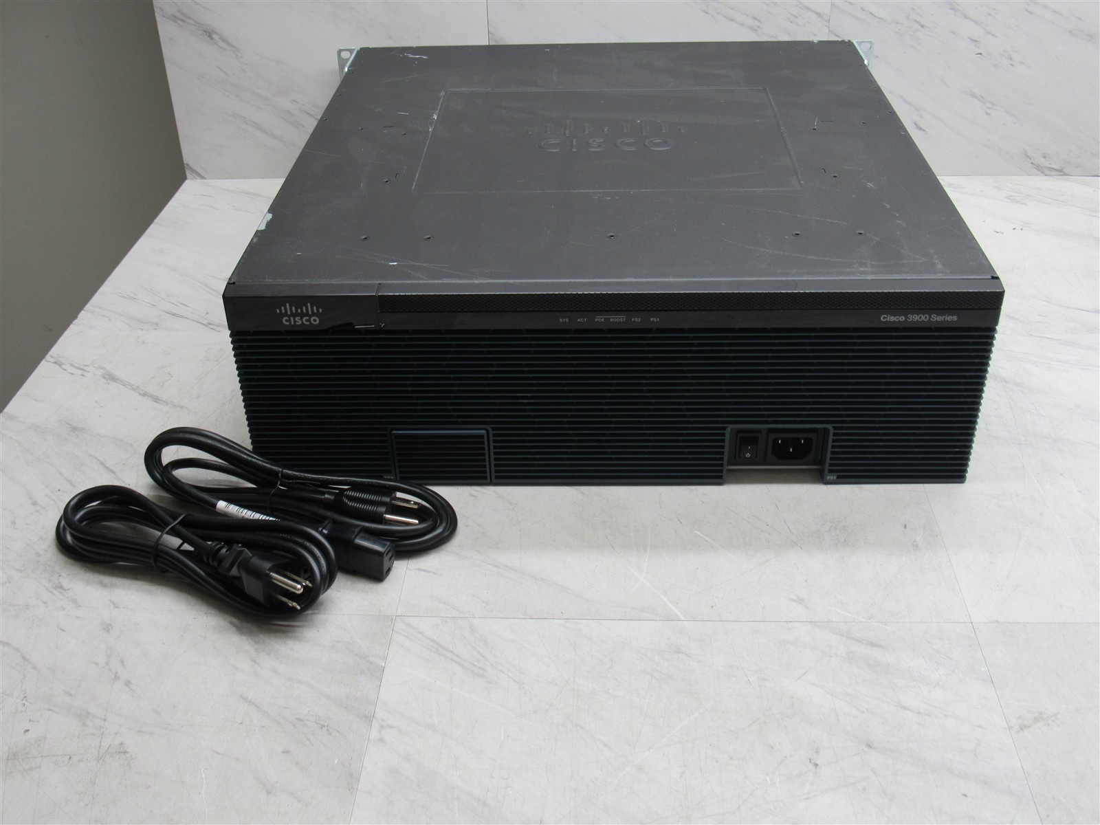 Cisco ISR 3925 C3900-SPE100/K9 IOS 15.4 Gigabit Router & 4 Permanent Licenses 