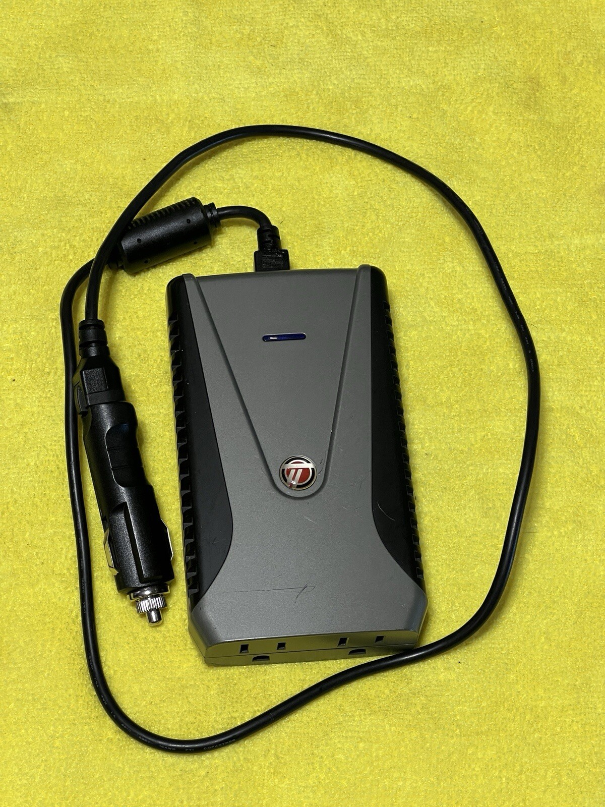 Targus 150 W Slim Line Mobile Inverter APV10US1