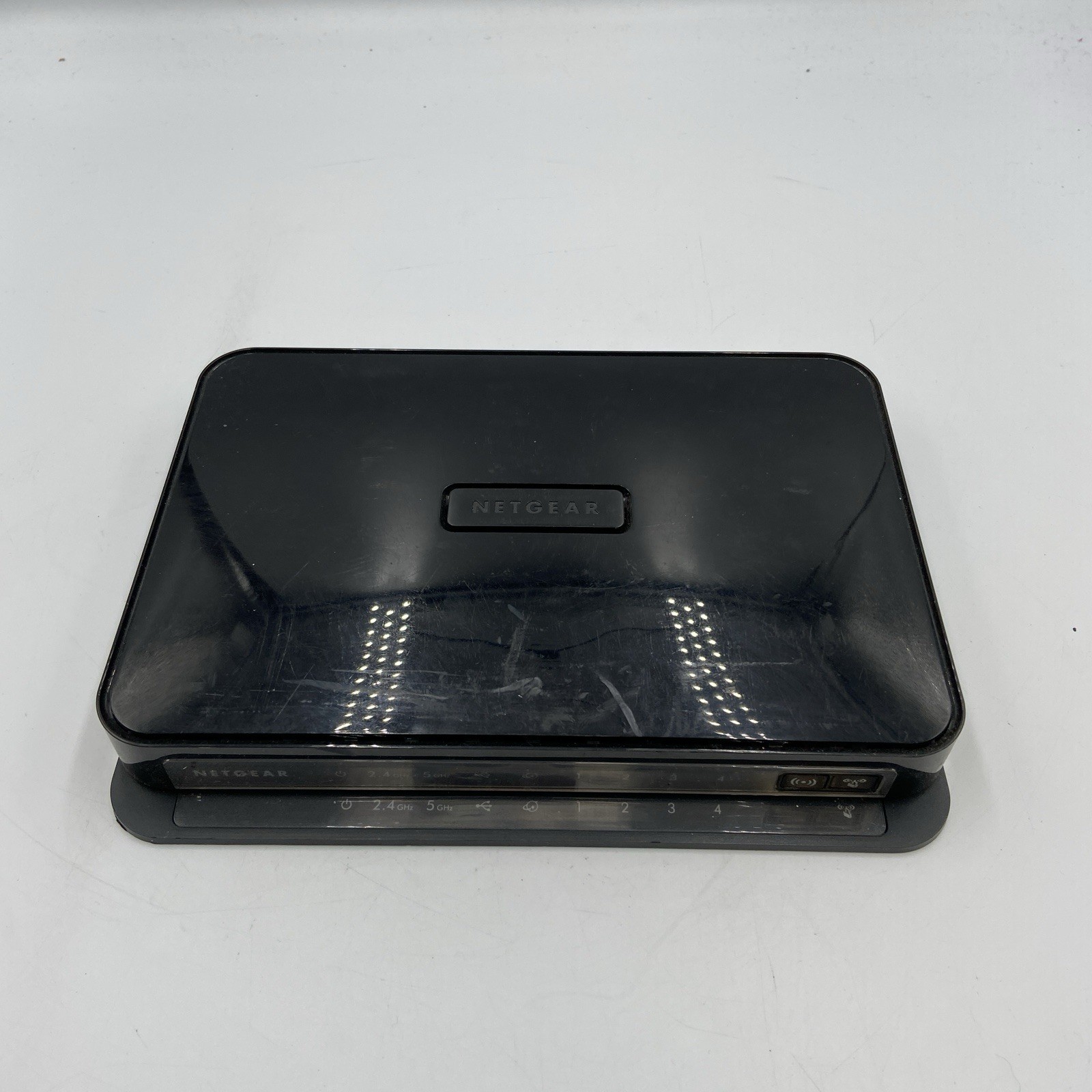NETGEAR Range Max WNDR3700 - N Wireless Dual Band Gigabit Router w/o cords