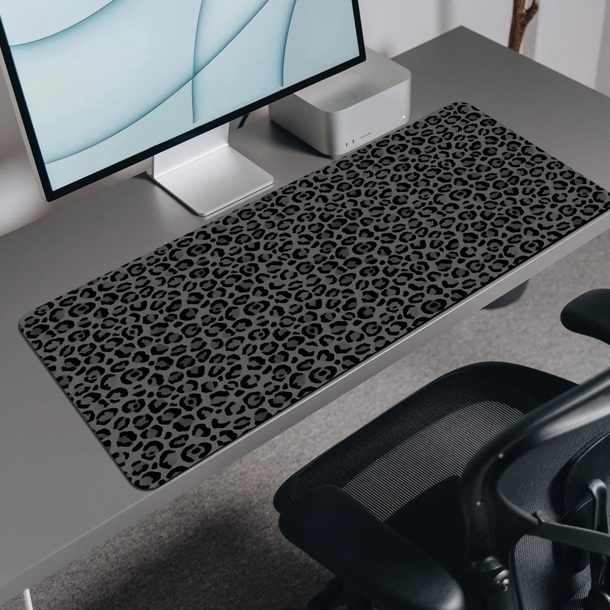 1pc Extended Gaming Mouse Pad and PC Desktop Keyboard Pad - Leopard print Patt