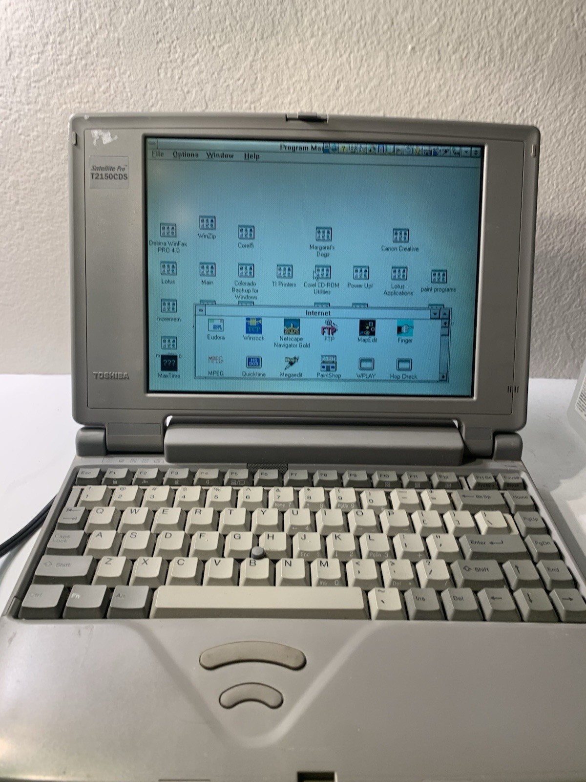 Toshiba T2150CDS Vintage Computer - Partially Tested.