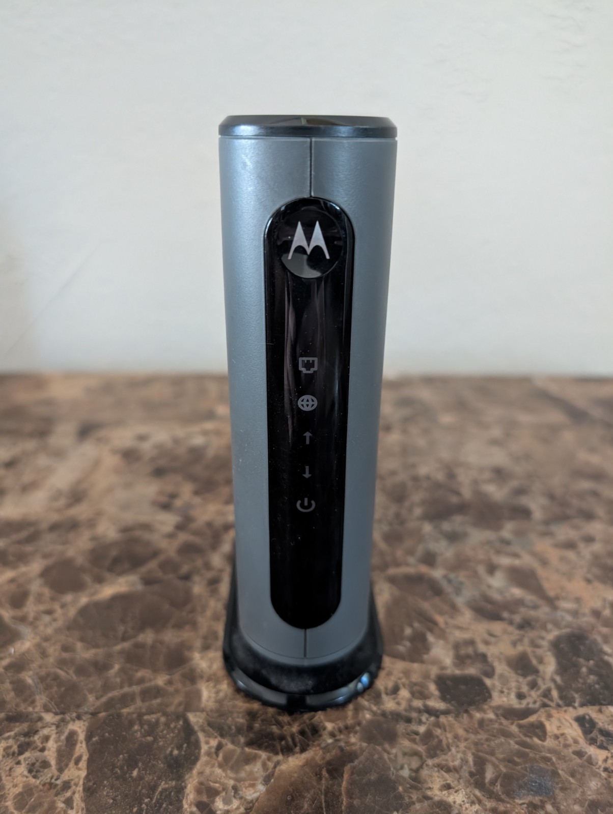 MOTOROLA 16x4 Cable Modem / Model MB7420 / 686 Mbps DOCSIS 3.0 - Used Condition