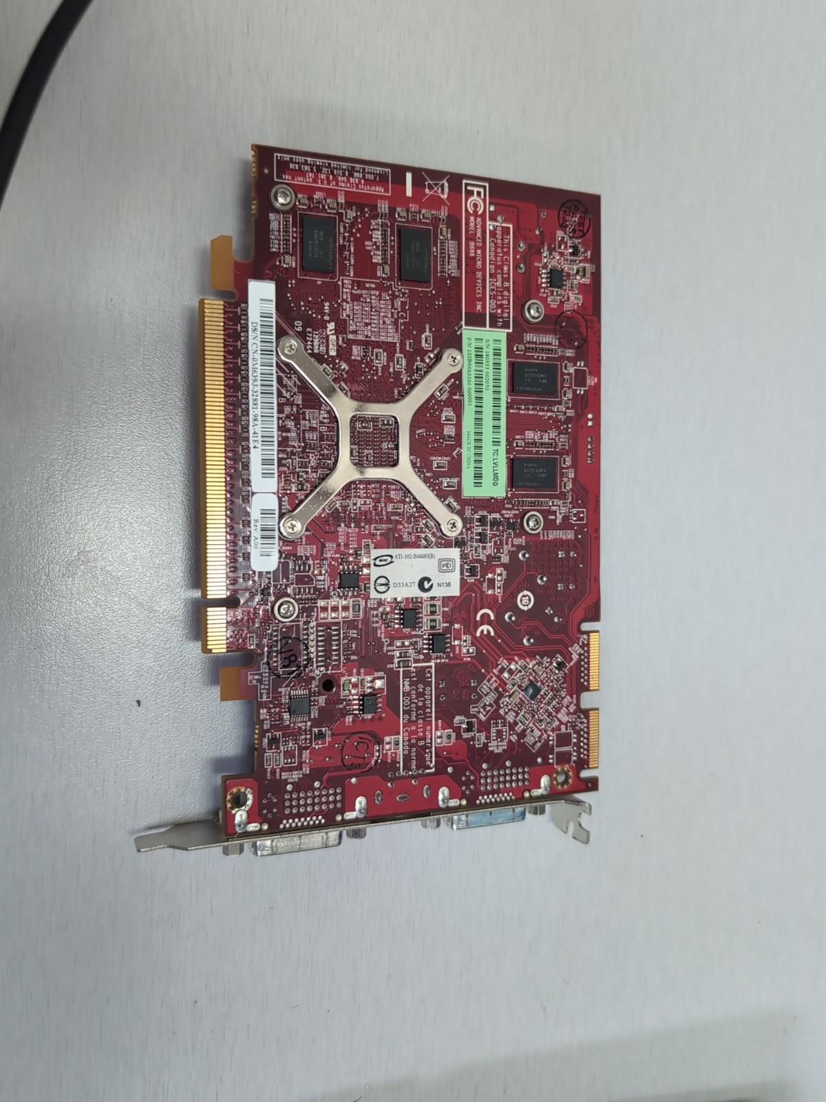 Genuine ATI Radeon Low Profile Dual Display Video Card B666 0m639j