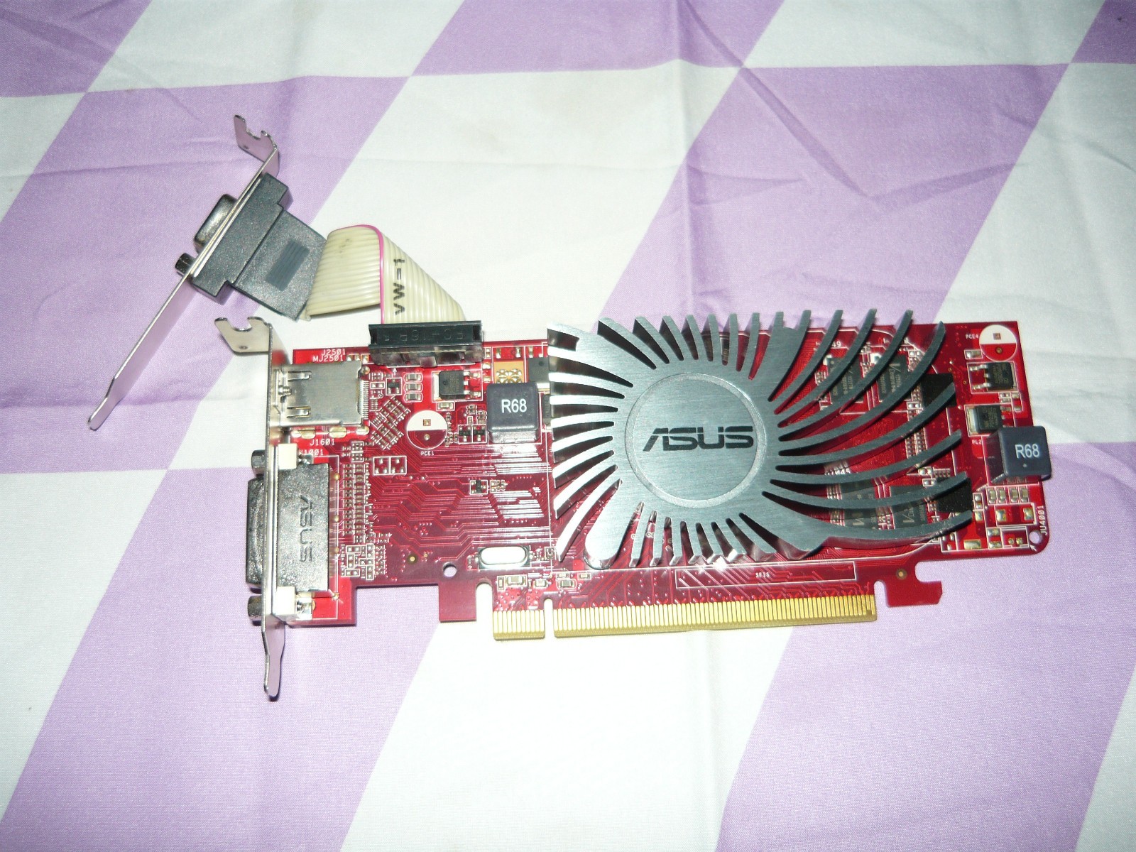 Asus EAH6450 AMD Radeon HD6450 Silent PCI Express 2.0 Low Profile GPU Video Card