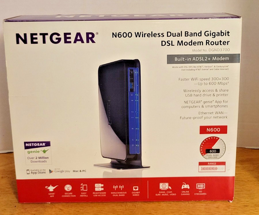 Netgear N600 300 Mbps 4-Port Gigabit Wireless Router (DGND3700) & Range Extender