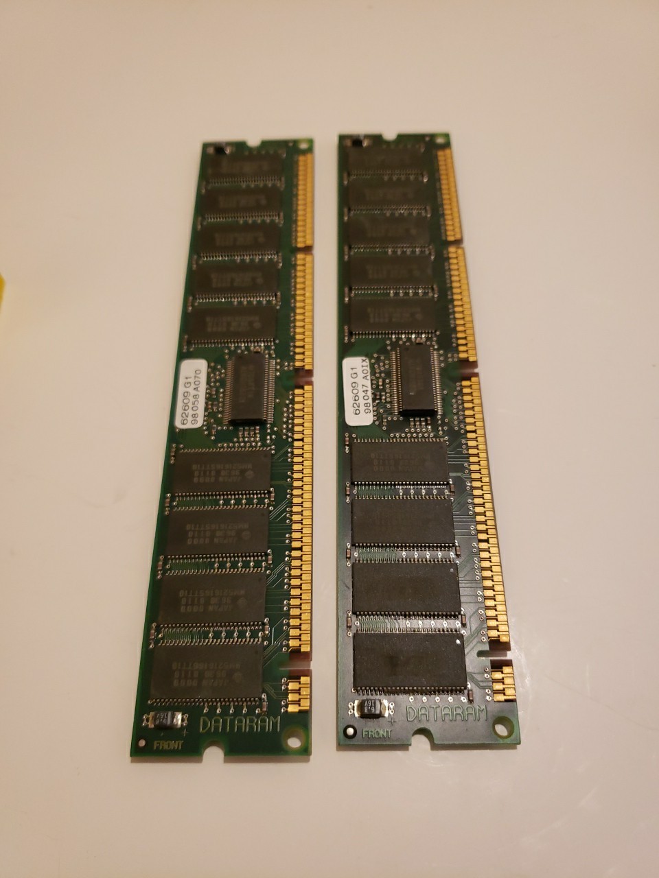 SGI 64MB memory Kit for O2 systems consists of (qty 2) Dataram 62609 32MB Module