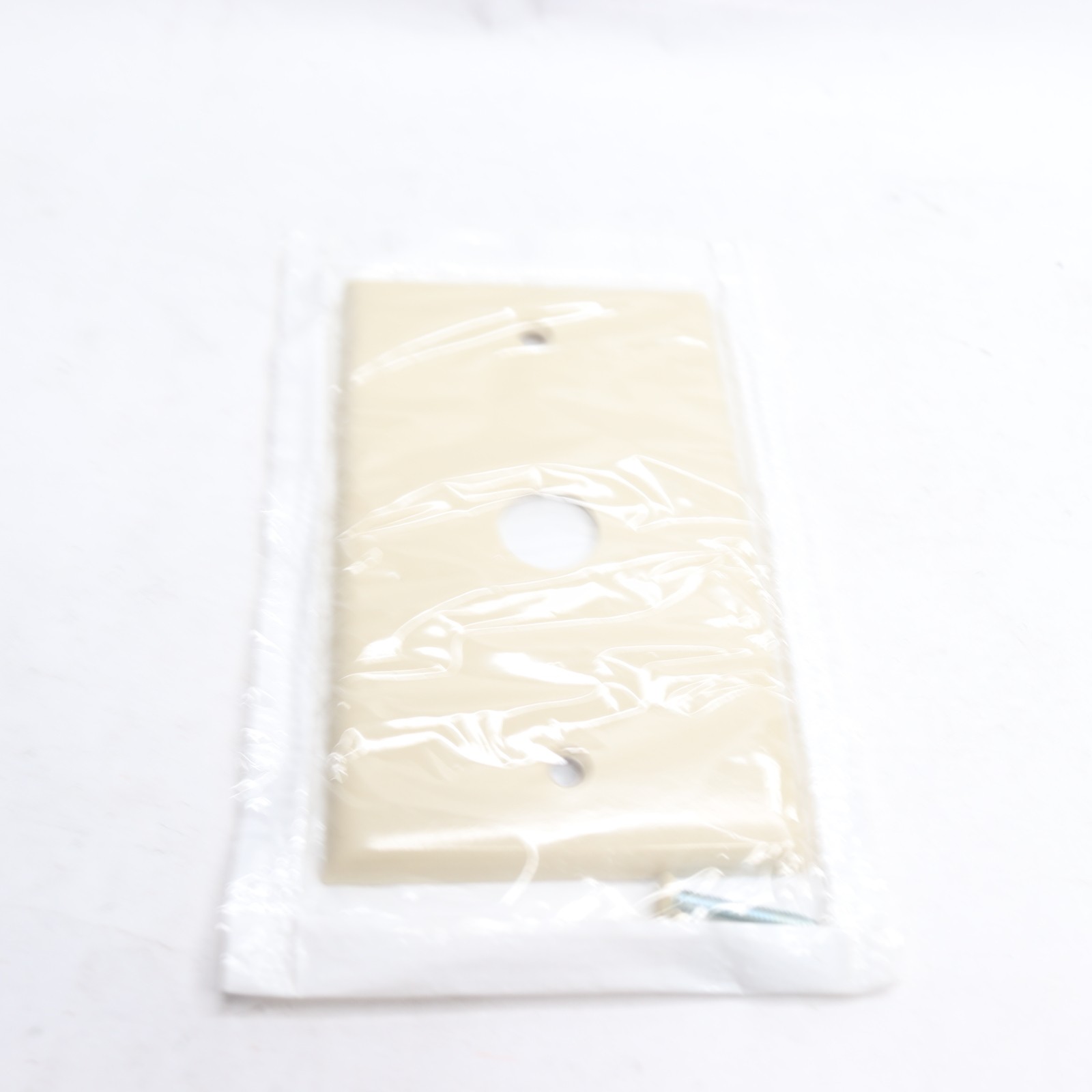 Leviton Telephone/Cable Wall Plate Standard Size Thermoset Ivory 1-Gang .625"