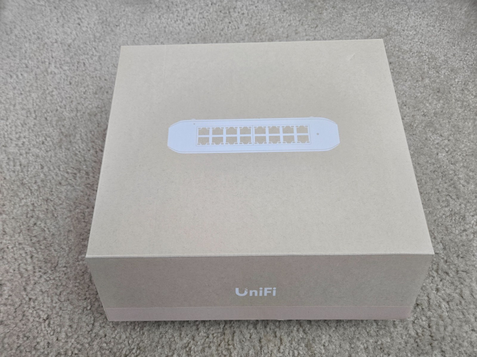 NEW UNUSED - Ubiquiti UniFi Switch Lite 16 PoE Switch