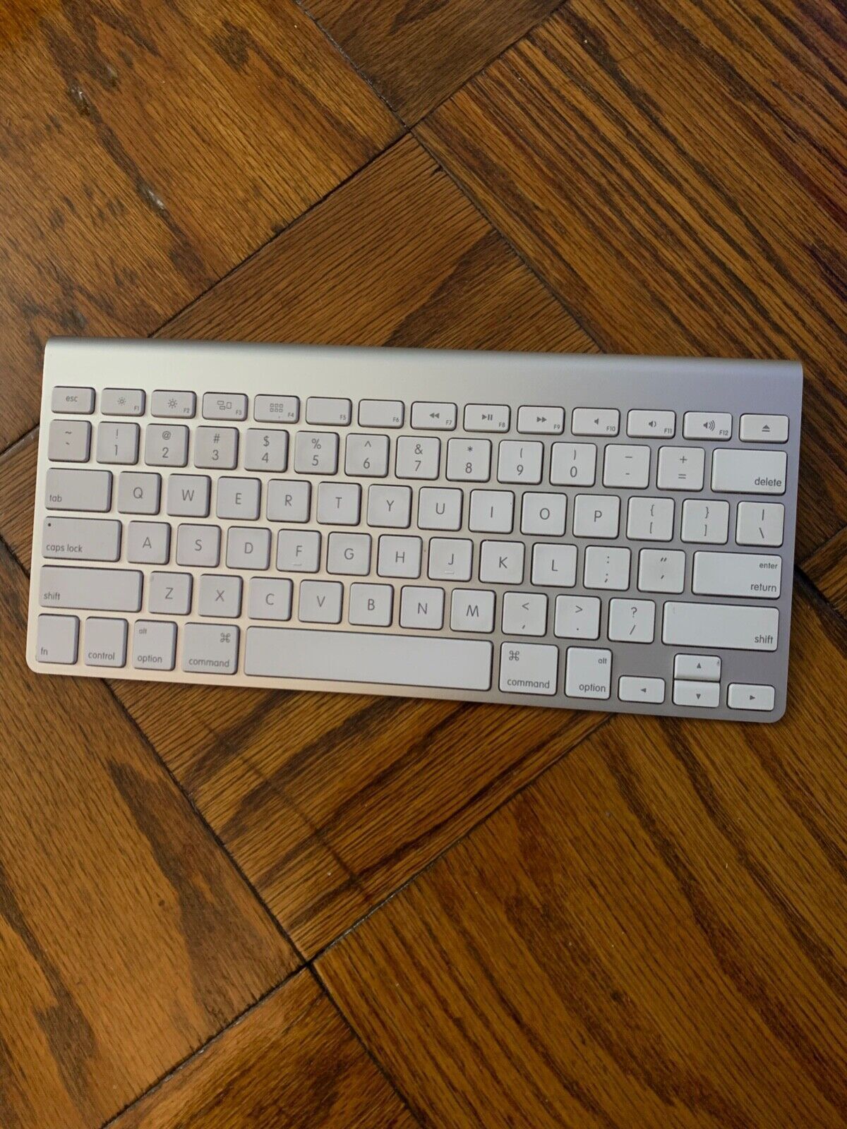 Genuine Apple Mac Wireless Keyboard A1314 Perfect Working Order